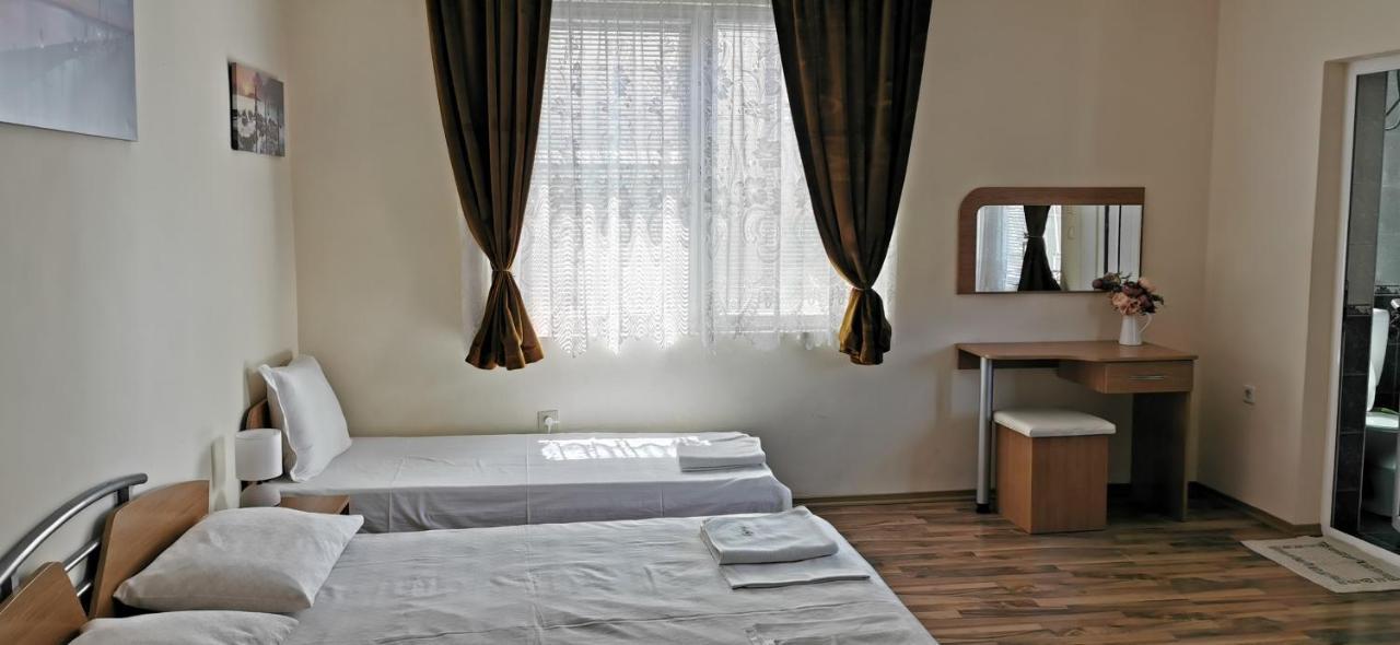 Къща За Гости The Sunny Corner 索佐波尔 外观 照片